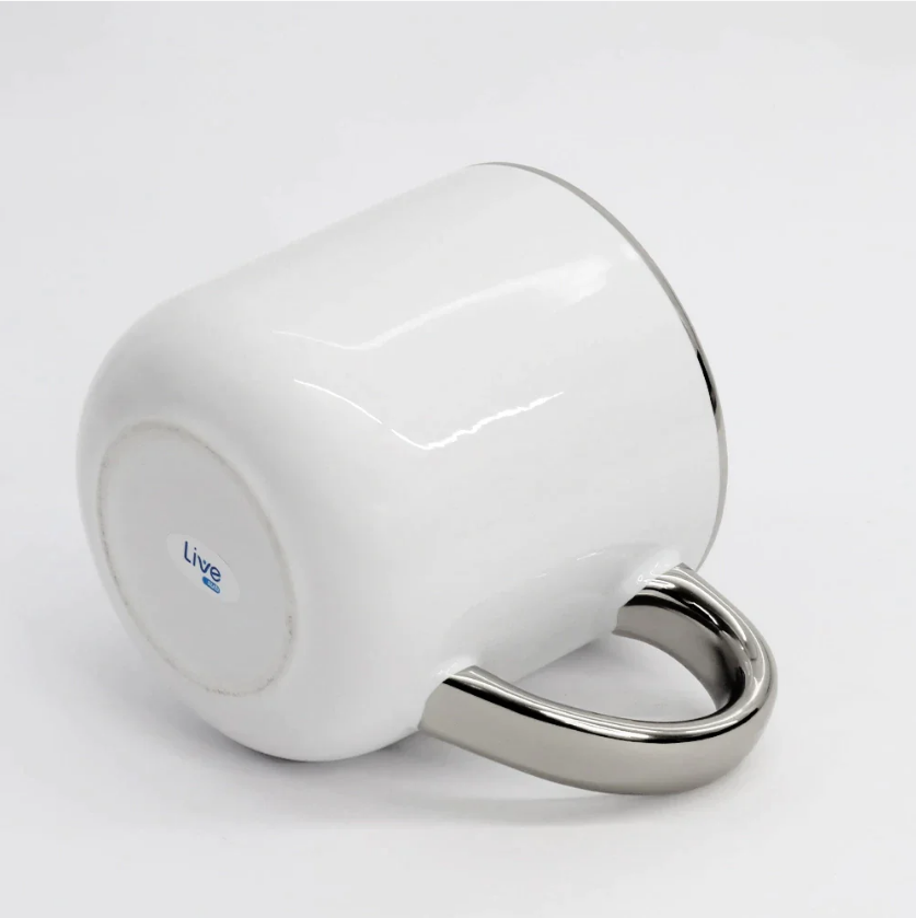 Caneca Cerâmica com Alça e Borda Prata para Personalização - Elegante e Resistente