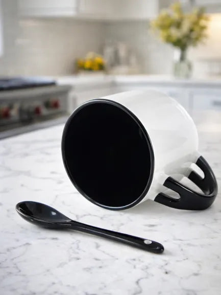 Caneca de Cerâmica Branca 325ml com Interior Preto e Colher para Sublimação